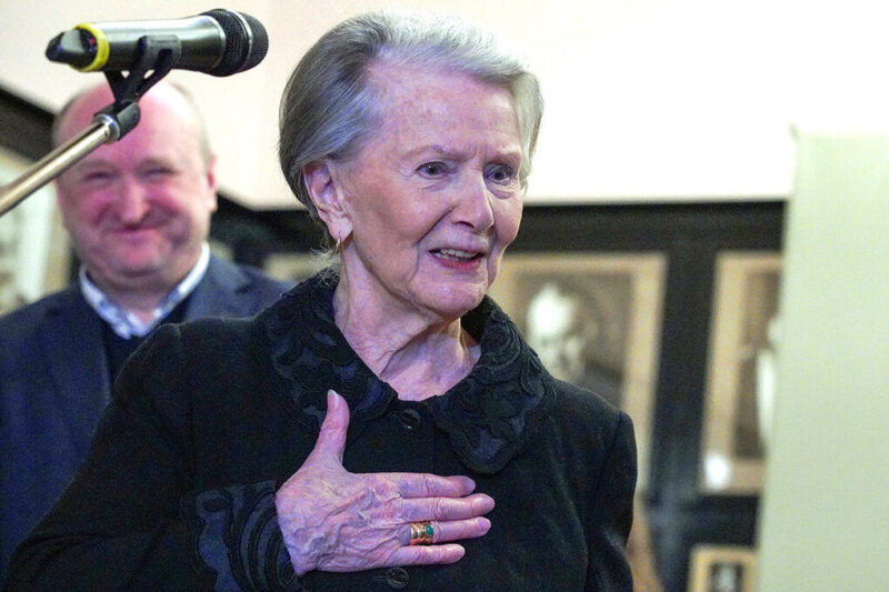 Раиса Максимова: ради неё Табаков выпрашивал приставной стул, а в 95 лет на сцену её вывел внук