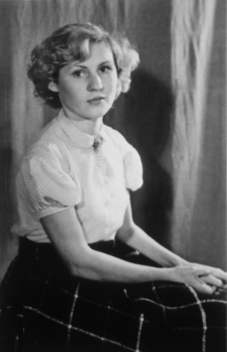 Актриса Нина Гуляева