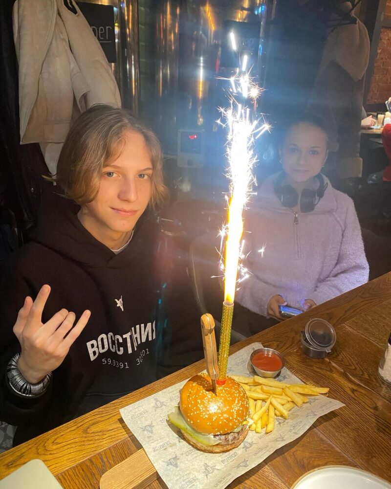 Дочь Елены Бережной и Стивена Казинса выросла: как 16-летняя София-Диана строит карьеру в парном катании