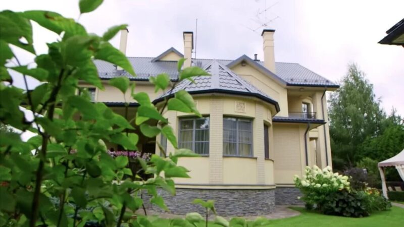 Музыкальная студия в Барвихе, пентхаус с лифтом в Юрмале и жилье в Дубае: как устроены дома Игоря Николаева