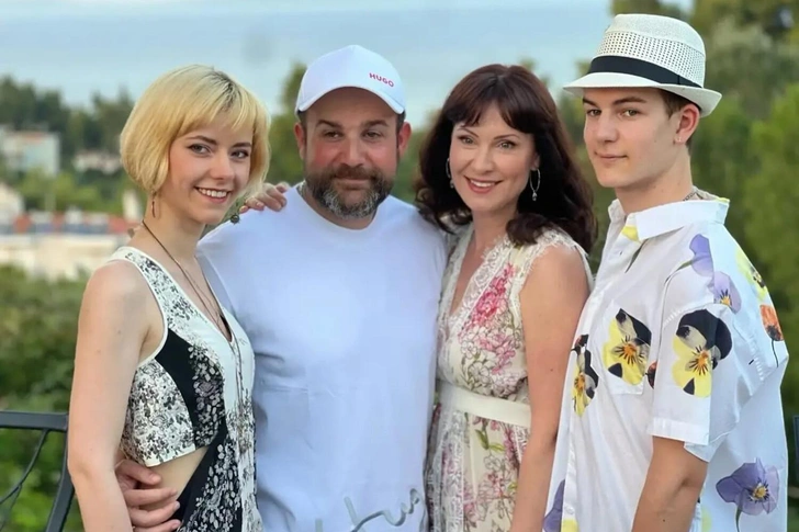 Нонна Гришаева с семьей