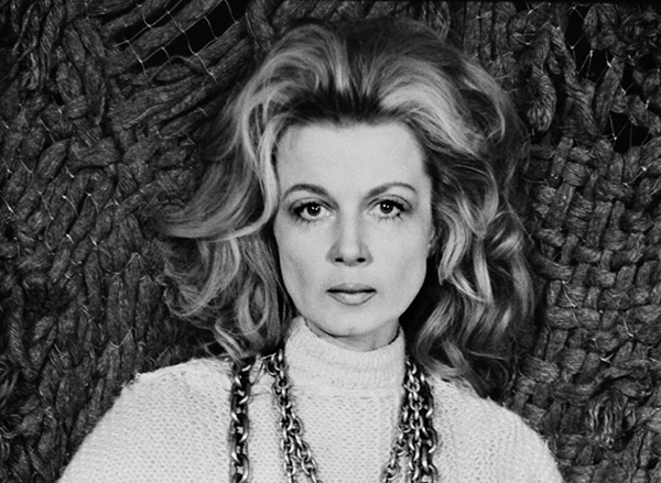 Алла Демидова