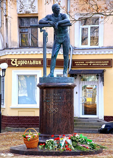 Памятник Николаю Андрианову во Владимире