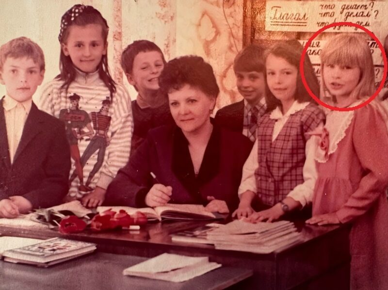 Юлия Пересильд (справа) в юности