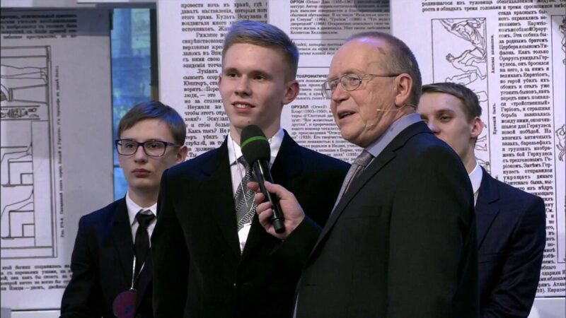 Тайна фамилии, уход из семьи и утрата жены: как живёт бессменный ведущий «Умников и умниц» Юрий Вяземский