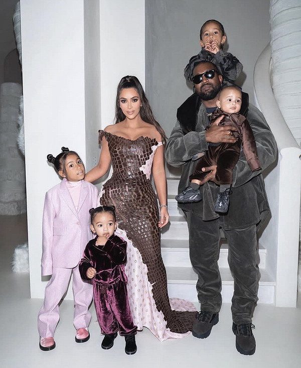 Крах империи Yeezy, нацистские скандалы и срыв шоу в России: цена раскаяния Канье Уэста