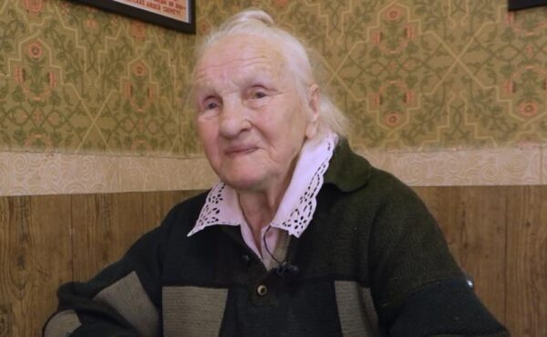 «Взяли из детдома, а теперь не разговаривают»: почему 95-летняя звезда «Брата» осталась без поддержки приёмного сына