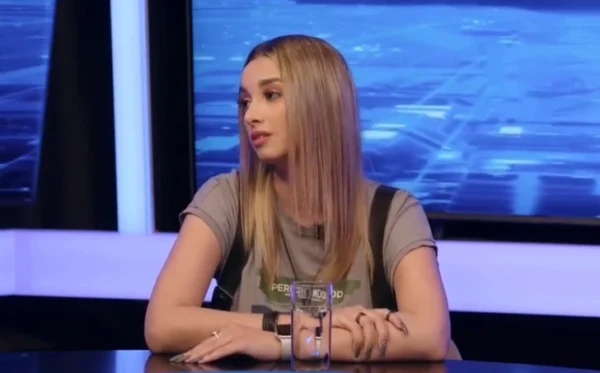 «Не хочу, чтобы она уступала место»: почему Ая из «Города 312» после инсульта поддержала новую солистку