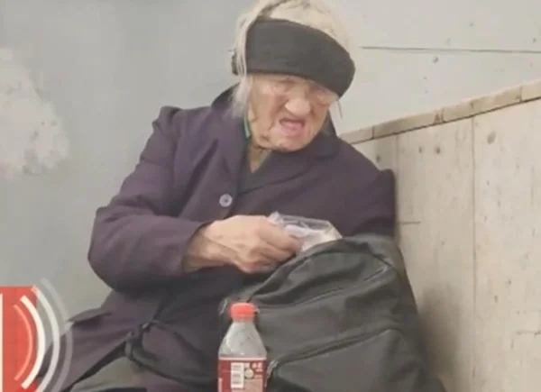 «Взяли из детдома, а теперь не разговаривают»: почему 95-летняя звезда «Брата» осталась без поддержки приёмного сына