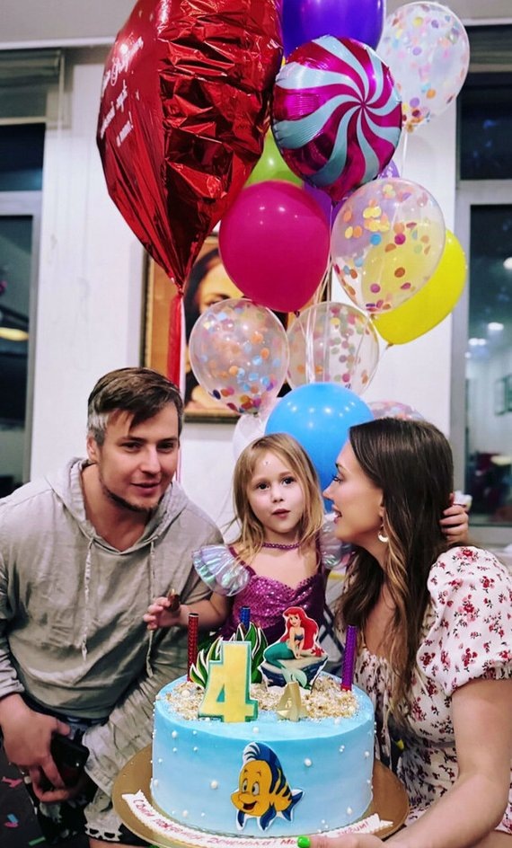 Алла Грачёва поёт в Китае, Максим растёт похожим на маму: как живут дети Витаса
