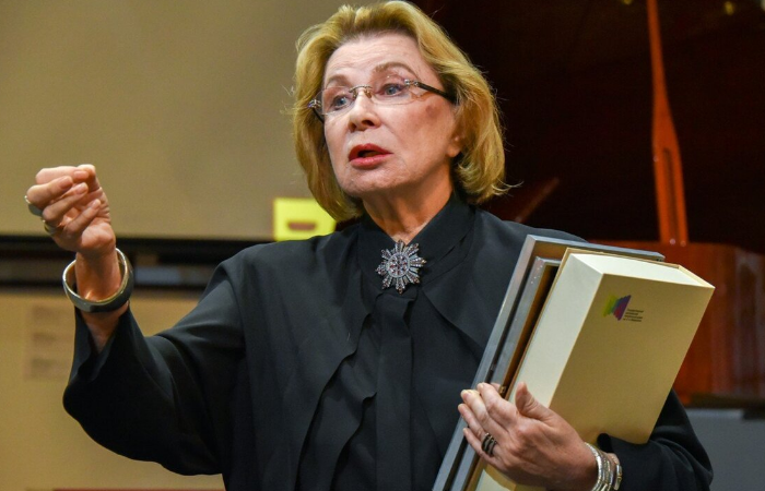 Алла Демидова.