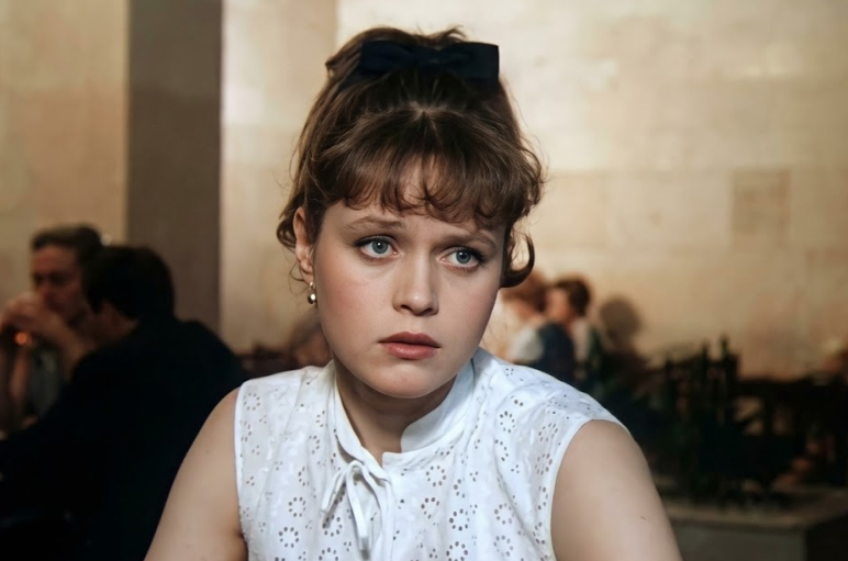 Елена Скороходова в фильме «Радости земные», 1988 год