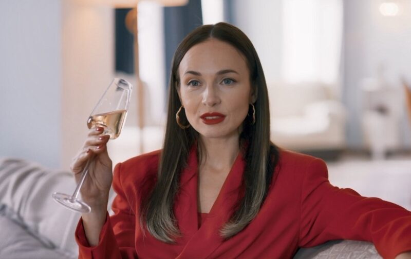 Анна Снаткина в сериале «Бедные смеются, богатые плачут»