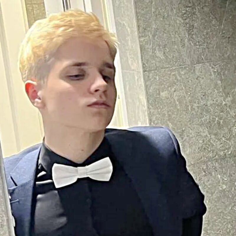 Сын Татьяны Булановой взял фамилию матери для сцены, но её продюсерской поддержкой не воспользовался