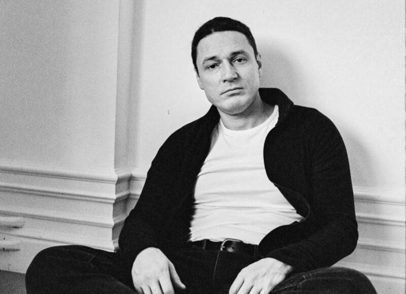 «Мне нравится быть одному»: как звезда «Вертинского» Алексей Филимонов тихо развёлся после 15 лет брака