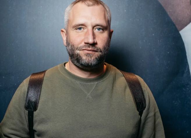 Александр Робак — человек у чёрного «Хаммера» в «Брат-2» — снялся в горной «Вершине» на 3300 метрах