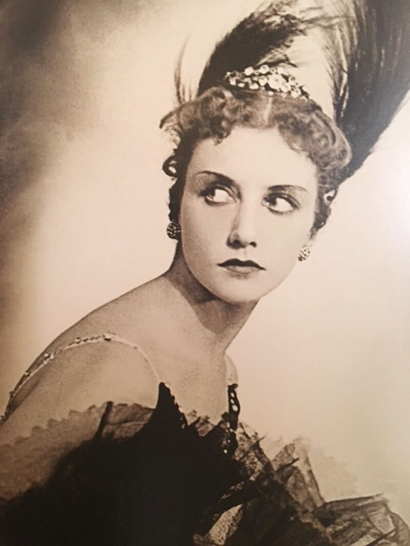 Балерина Алла Осипенко, жена Воропаева