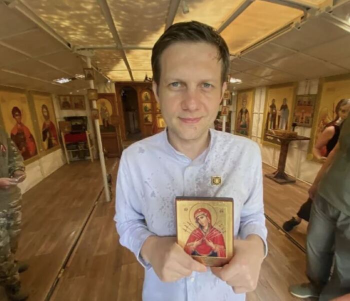 Близкие говорят, что спутницу он ищет по духовным ориентирам