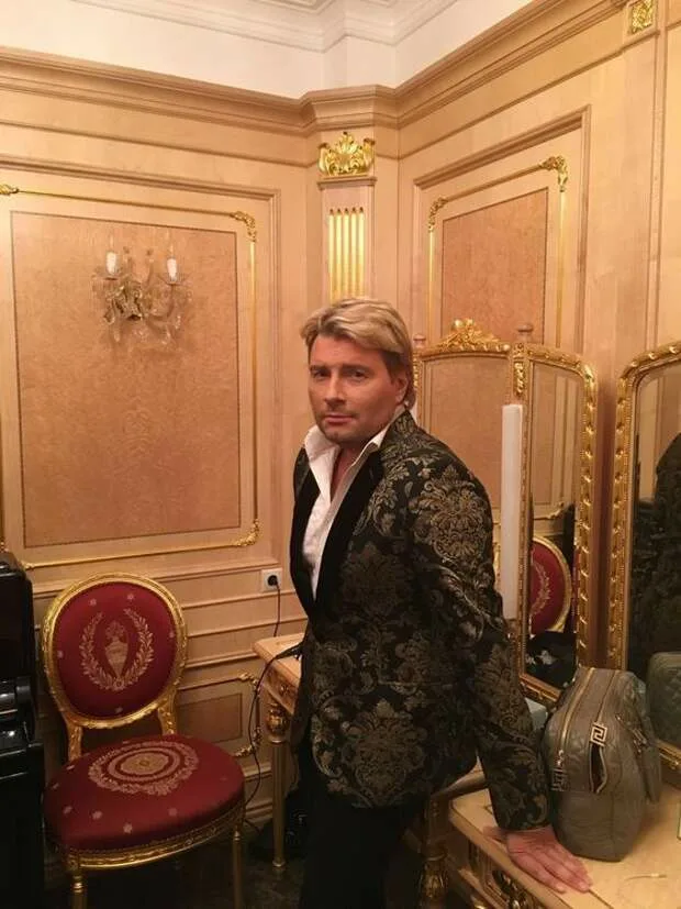 Баскову подарили виллу с колоннами и бассейном на 37-летие — а в 2015-м он остался без прав на неё