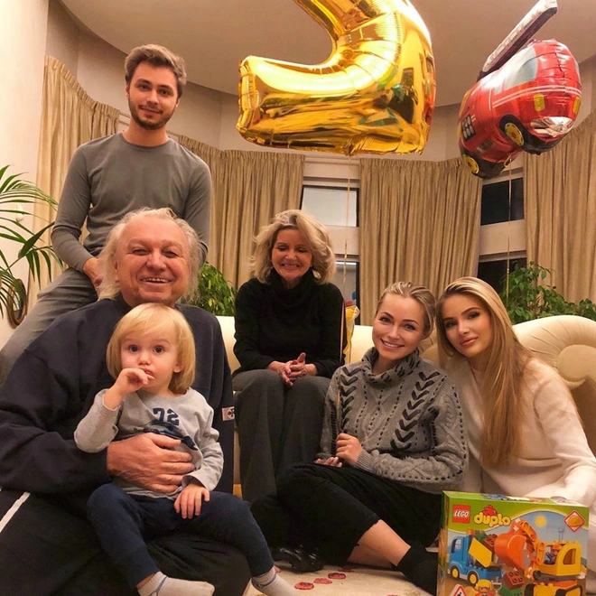 Побег с 12-летним сыном, пенсия в 44 и внучка: как Инна Маликова переписала свою жизнь