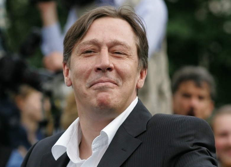 Михаил Ефремов после УДО вернулся на сцену, но живёт в съёмной квартире, которую оплачивает Никита