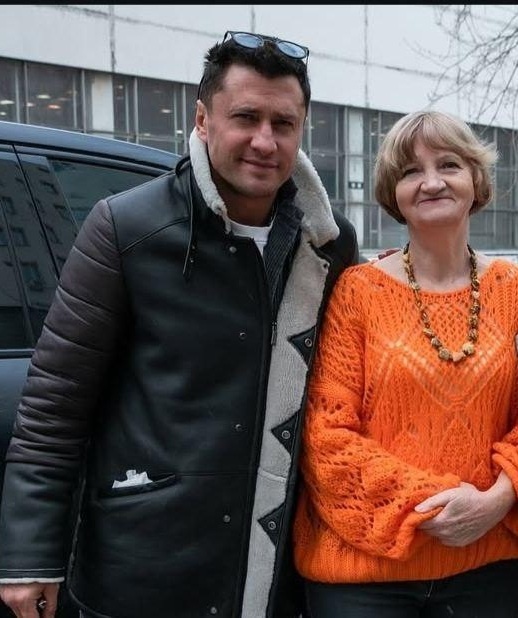 Павел Прилучный вместе с мамой