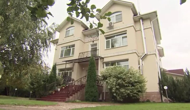 Нонна Гришаева выбрала для жизни одно из красивейших сёл России — Вятское под Ярославлем