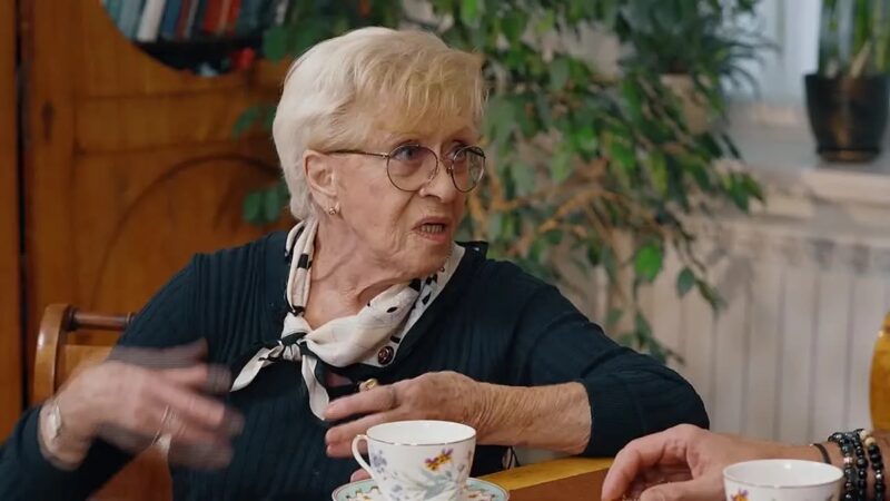 Алисе Бруновне на этом снимке 90 лет