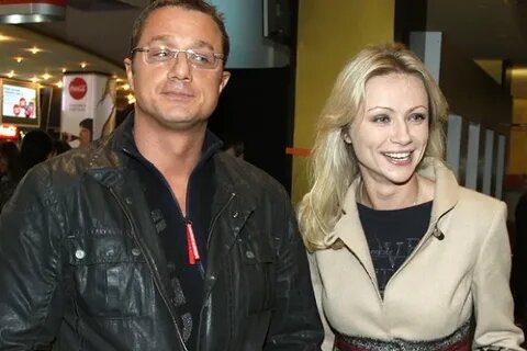 Алексей Макаров расписался в МФЦ с минимальным числом гостей и не спешил рассказывать о жене-бортпроводнице
