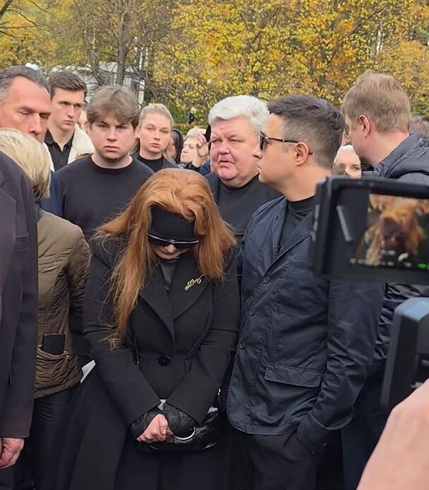 Двадцать лет вдова Кашпировского вела его дела. После его смерти — ни одного публичного слова