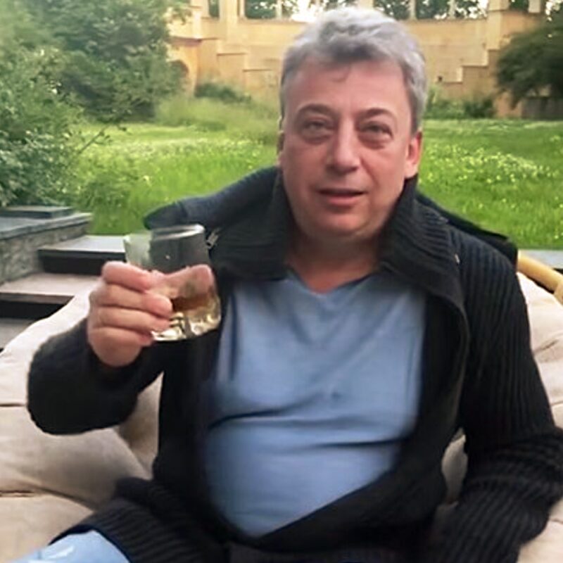 Продюсер Максима Галкина бросил эстраду ради оружия