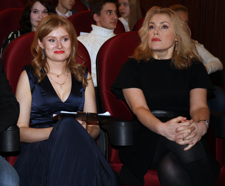Анна Шукшина с матерью Марией Шукшиной, 2020 год