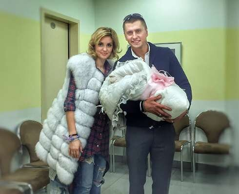 Выписка из роддома Орбакайте, Муцениеце, Зудиной и Матисон: что осталось за архивными кадрами