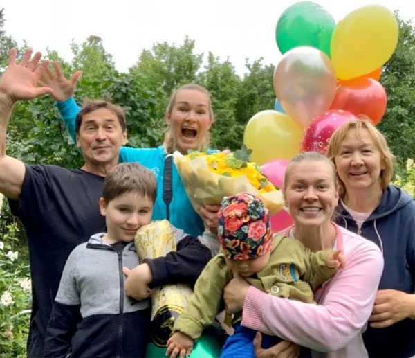 Светлана Колпакова с родителями, сестрой, племянником и сыном