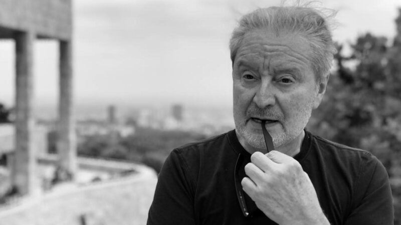 Вениамин Смехов не уехал из России — но и от тех, кто уехал, не отвернулся