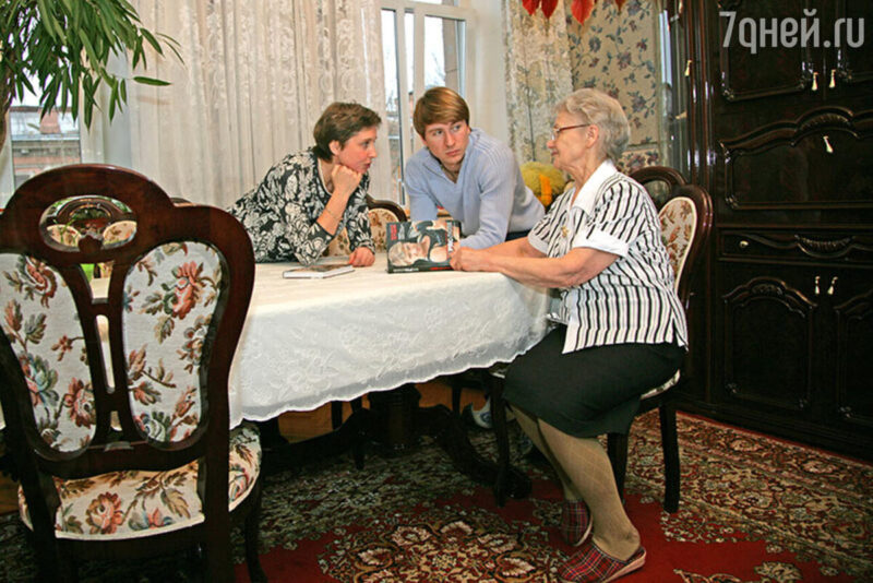 С мамой и бабушкой