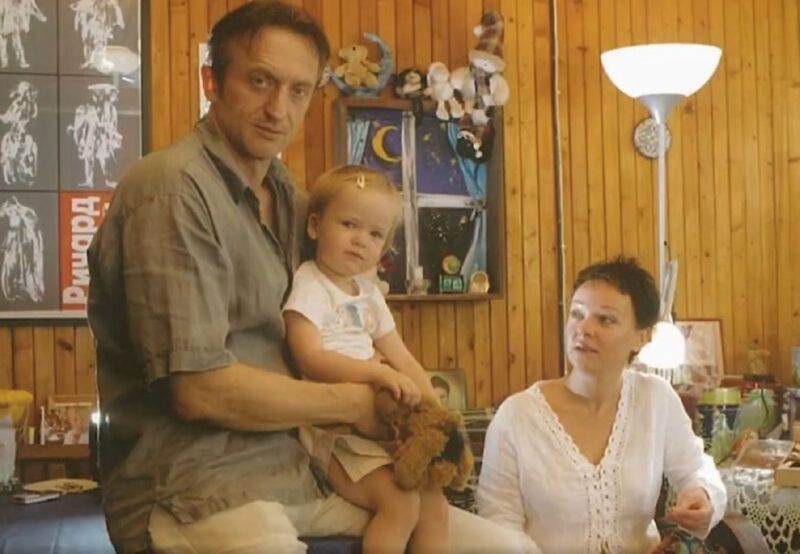 Он снимал трубку и говорил, что она больше не снимается: 11 лет брака Елены Валюшкиной