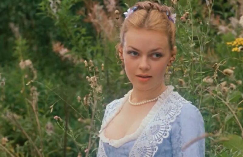 Он снимал трубку и говорил, что она больше не снимается: 11 лет брака Елены Валюшкиной