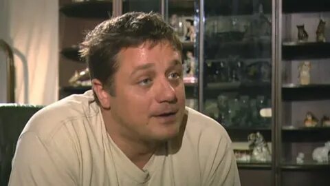 Алексей Макаров расписался в МФЦ с минимальным числом гостей и не спешил рассказывать о жене-бортпроводнице