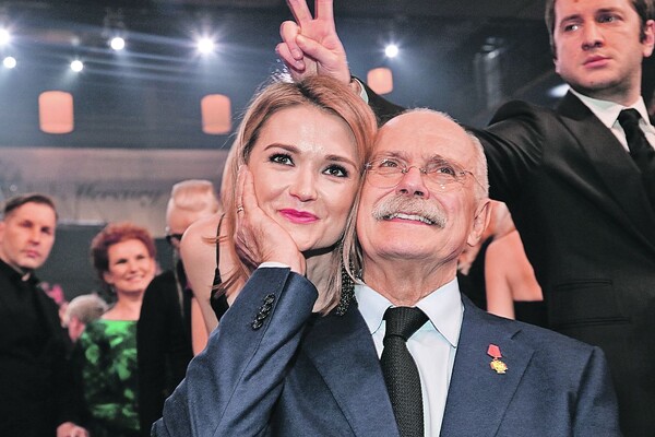 Алёна Кравец советует Михалковой скрывать личное, а сама превращает беременность в шоу