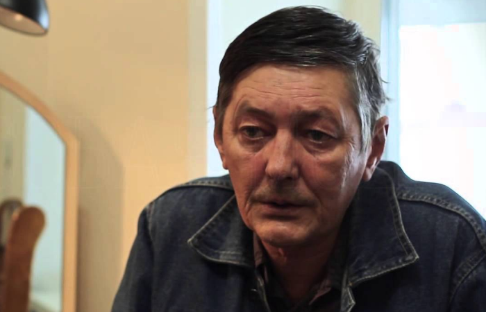 «Пить надо меньше!» знала вся страна, а его имя — нет. Александр Постников создал театр для глухих