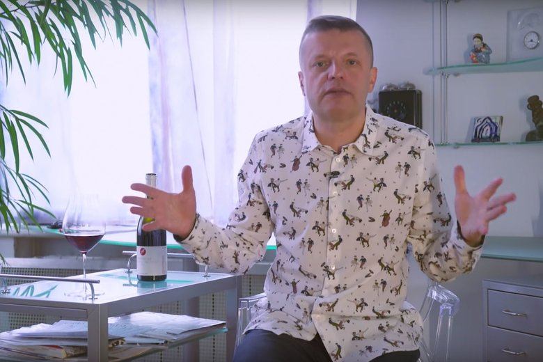 Леонид Парфенов рассказывал стране её историю — теперь издаёт «Намедни» за границей