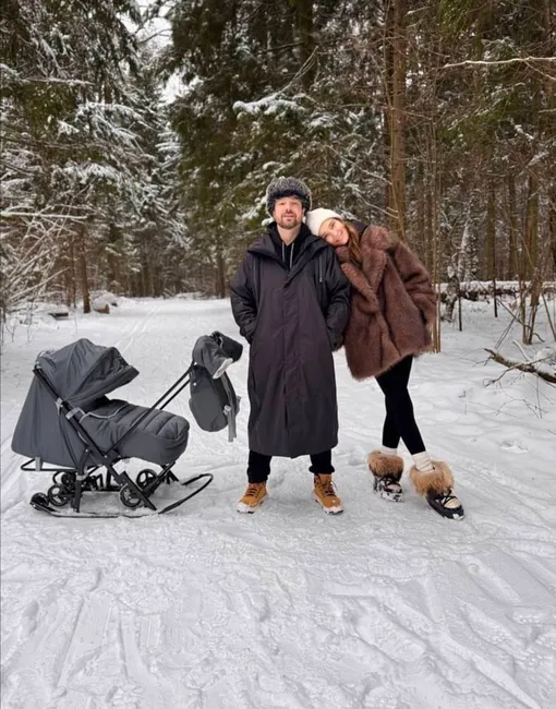 Алексей Чадов с женой Лейсан и дочерью Айей