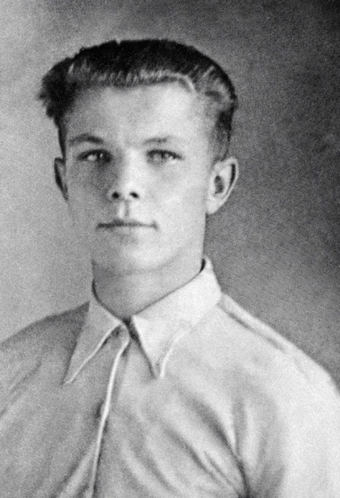 Юрий Гагарин в молодости