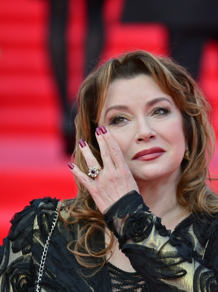 Вера Сотникова дала обет безбрачия — но с оговоркой для супермиллиардера
