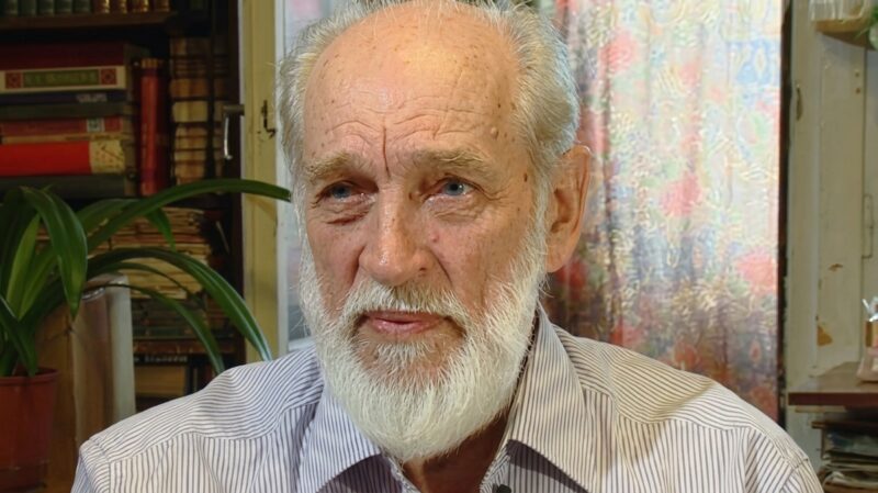 Светличная торговала обувью, Ивашов таскал цемент: чем занимались советские актёры в 1990-е