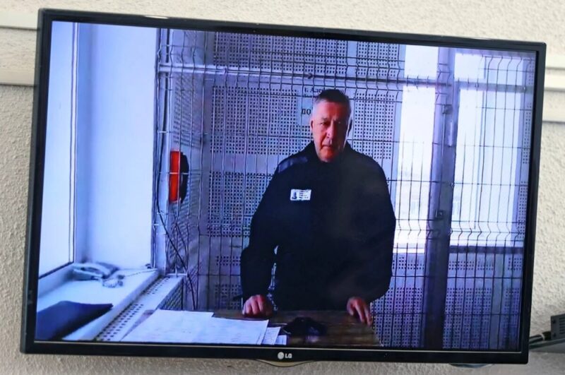 Михаил Ефремов после УДО вернулся на сцену, но живёт в съёмной квартире, которую оплачивает Никита
