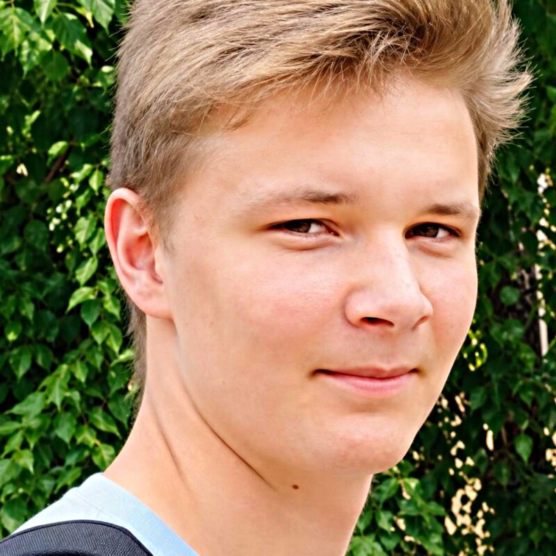 Все бывшие жёны Юрия Антонова живут за границей, а он один — в доме с сотней питомцев