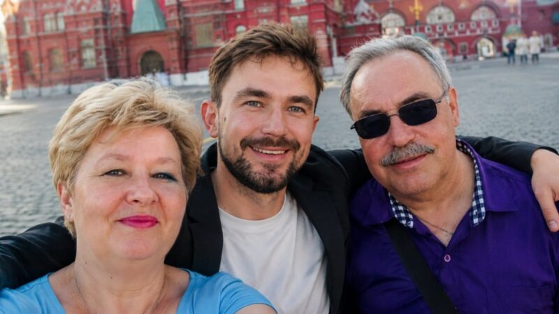 Александр Петров вместе с родителями
