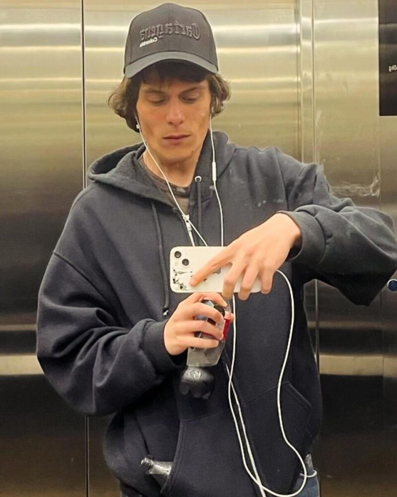Внук Никиты Михалкова выбрал экономику, а не актерство — теперь 26-летний Андрей Баков выходит на сцену